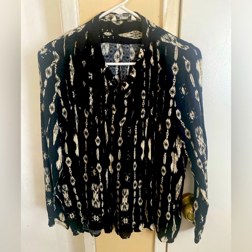 Outfitters like new top size Small
